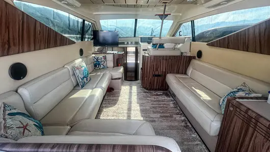 Cockpit FERRETTI 43